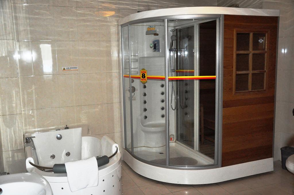 Super 8 Capital International Airport Houshayu Subway Station 2*